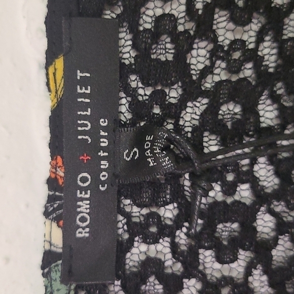 NWT  ROMEO AND JULIET COUTURE COLD SHOULDER SM Black Floral - Picture 2 of 10